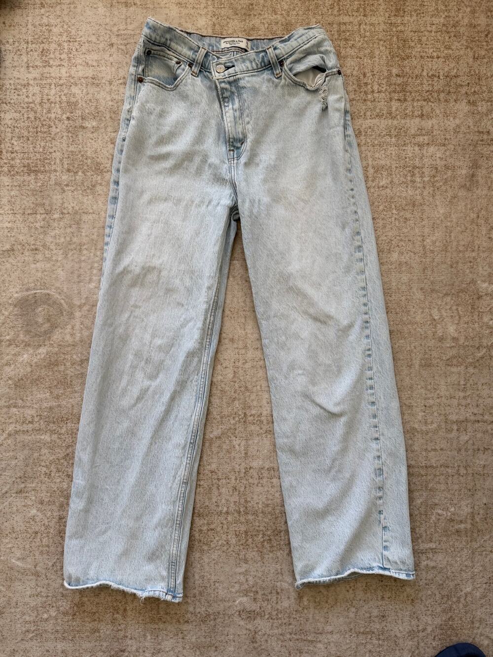 Abercrombie & Fitch ’90s Relaxed Jean High Rise Light Blue Wash Size 29/8R